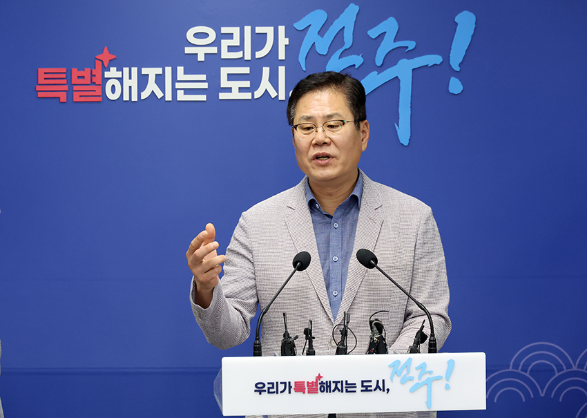 취임1개월 기자회견 썸네일