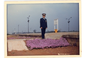 박준상-송천역에서 열차출발차 시키고(1986 5월) 앞면.jpg