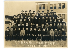 문정자002 전주동국민학교 제1회 졸업기념(1960).jpg